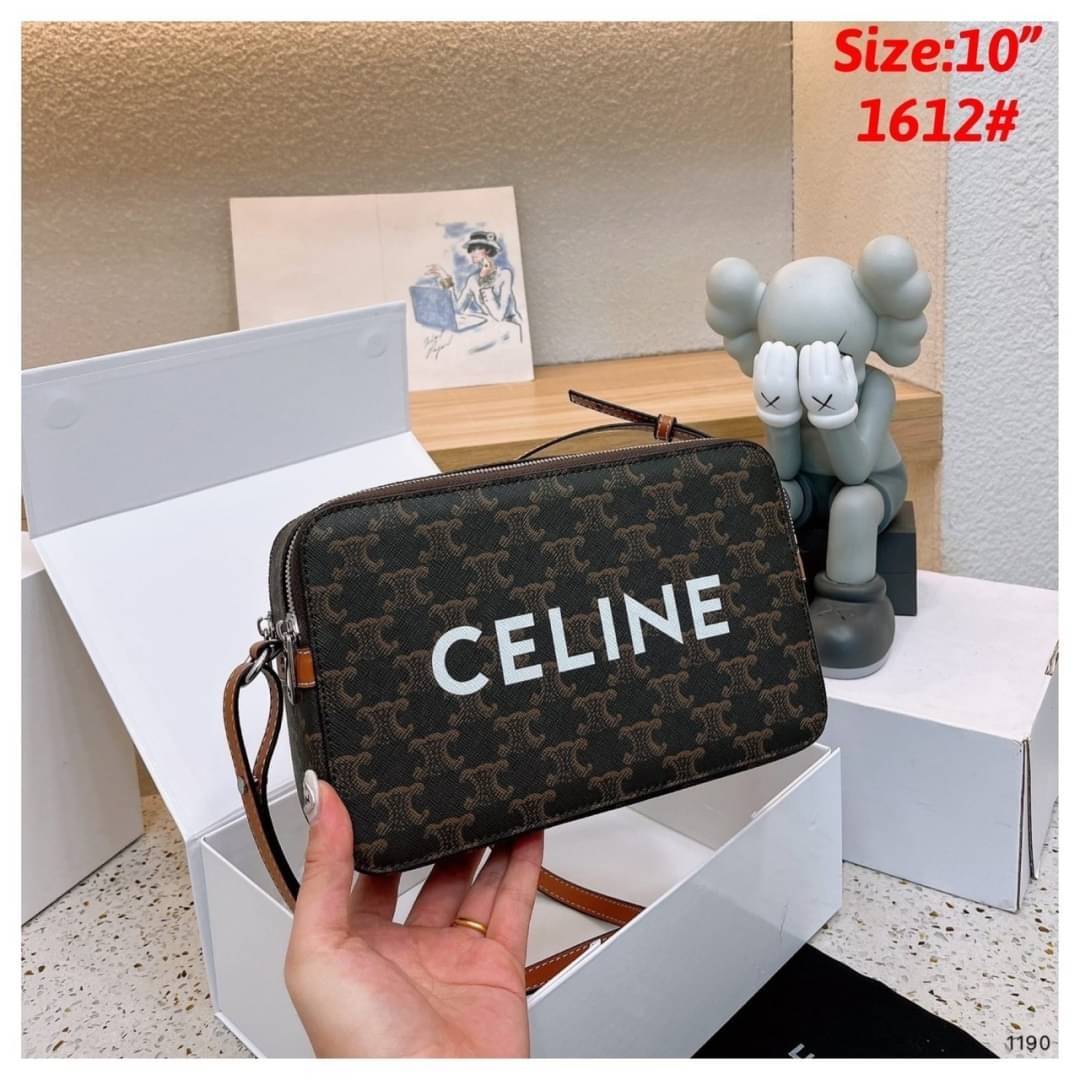 CELINE Messenger Double Zip in TRIOMPHE CANVAS กระเป๋าสะพายทรงแมสเซ็นเจอร์ ดีไซน์สุดคลาสสิค ใช้ได้ทั้งชายหญิง เปิด-ปิดด้วยซิปแบ่ง 2 ช่อง สะดวกใช้งาน