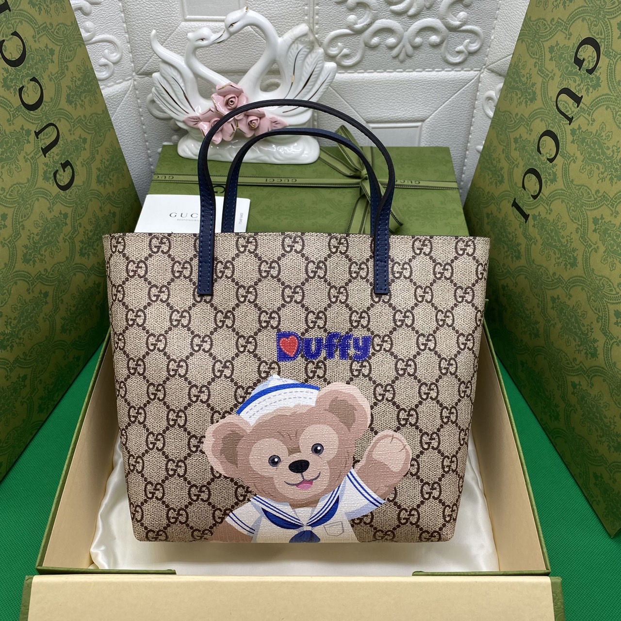 (รวมแบบ) หนังแท้ GUCCI Animal-Friendly Gucci Kid GG Supreme Tote Bag ลายใหม่น่ารักมากเลยค่าา งานหนังแท้ทรงตั้งสวย ขนาดกะทัดรัด จุของได้เยอะ ใช้ได้ทั้งเด็กและผู้ใหญ่ น่ารักมากค่ะ