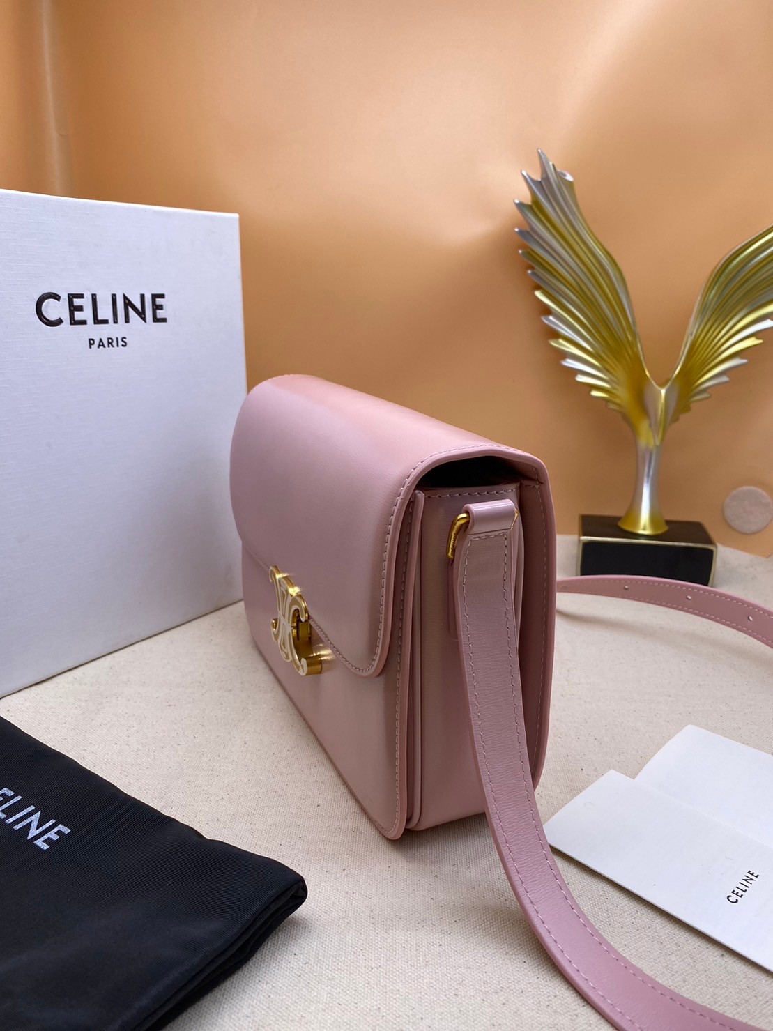 MEDIUM 22cm : CELINE CLASSIQUE TRIOMPHE BAG IN SHINY CALFSKIN / Celine Triomphe Bag / Celine Bag พร้อมส่ง 10 สี เกรดออริ 1:1 กระเป๋าแบรนด์หรูที่ควรมีแห่งปี