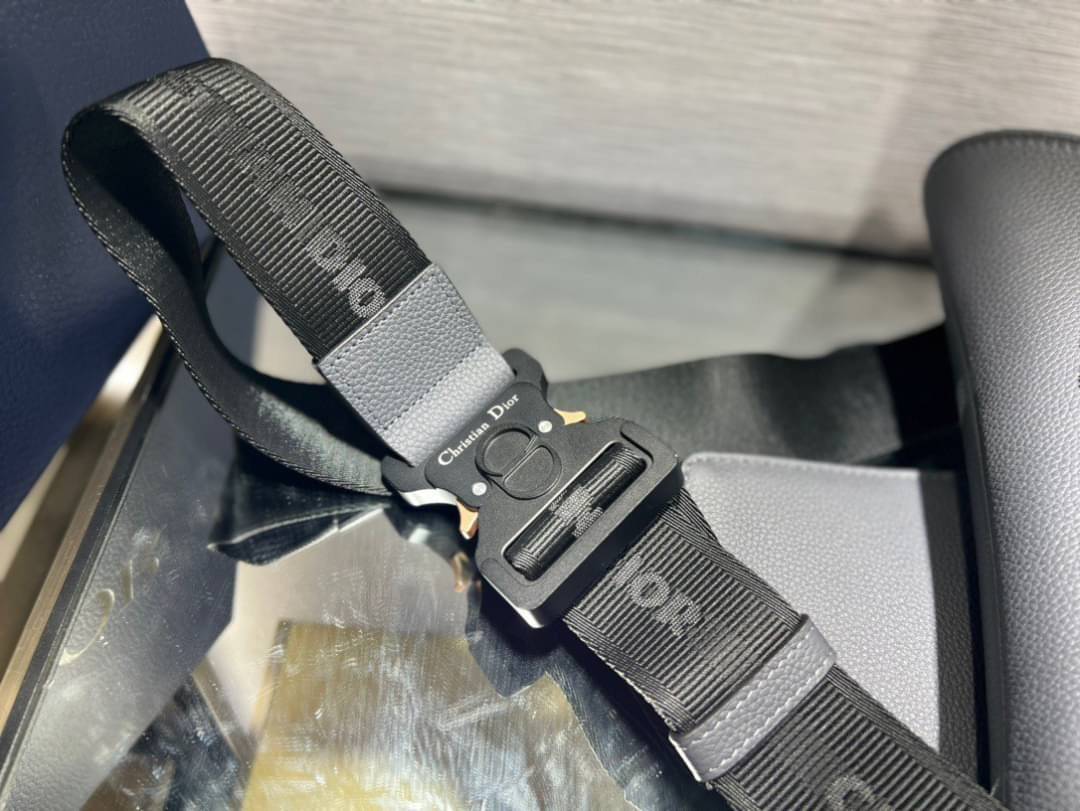 Dior Saddle Atelier bag / DIOR DARK GRAY GRAINED CALFSKIN WITH ATELIER SIGNATURE SADDLE BAG / Dior men saddle bag เกรดเทพออริจินอล หนังแท้ ภาพถ่ายจากสินค้าจริง ใช้งานต่างประเทศได้