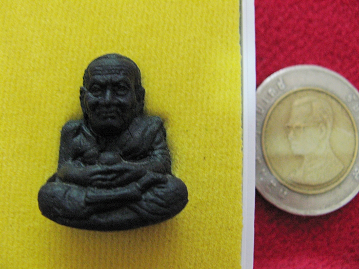 สินค้าหมดค่ะ รูปหล่อมหาเศรษฐี หลวงปู่ทวด เนื้อผงพระพุทธคุณ รุ่นมหาเศรษฐีมีแล้วรวย(ปลุกเสกโดยหลวงพ่อรวย หลวงพ่อคูณ)วัดนาคกลางวรวิหาร พร้อมกล่องเดิมค่ะ