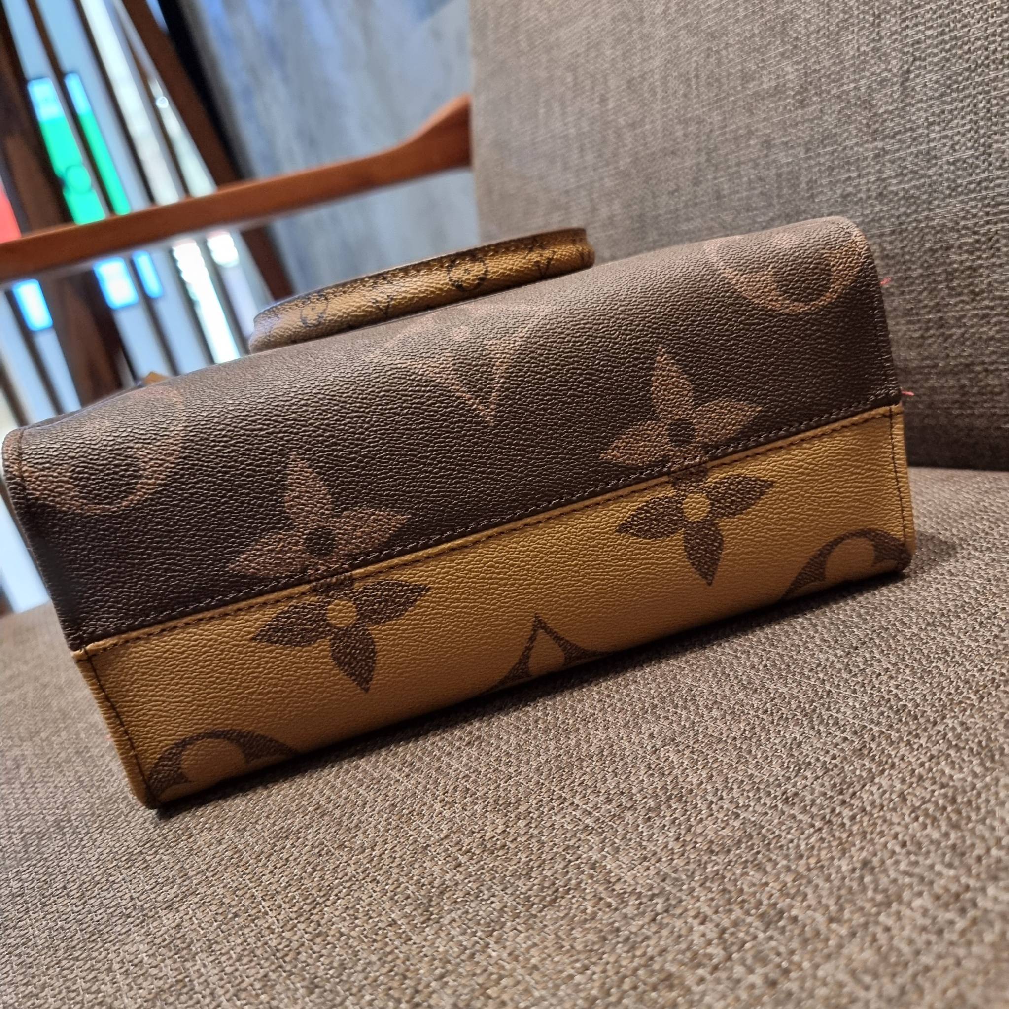 LV crossbody tote bag 10" 16" สเปเชี่ยล gift box set ในราคาที่แสนดี น่าคบหา!! สุดคุ้มและสวยที่สุดยันกล่อง!! ได้ไปยังไงต้องร้องว้าว!! กระเป๋าทรงโท้ทที่สาวๆตามหา ดีไซน์คลาสสิค ผู้ดี หรูหรา โทนสีใช้งานง่าย ได้ทุกลุค ทุกสไตล์ วัสดุหนังแคนวาสคุณภาพ ม