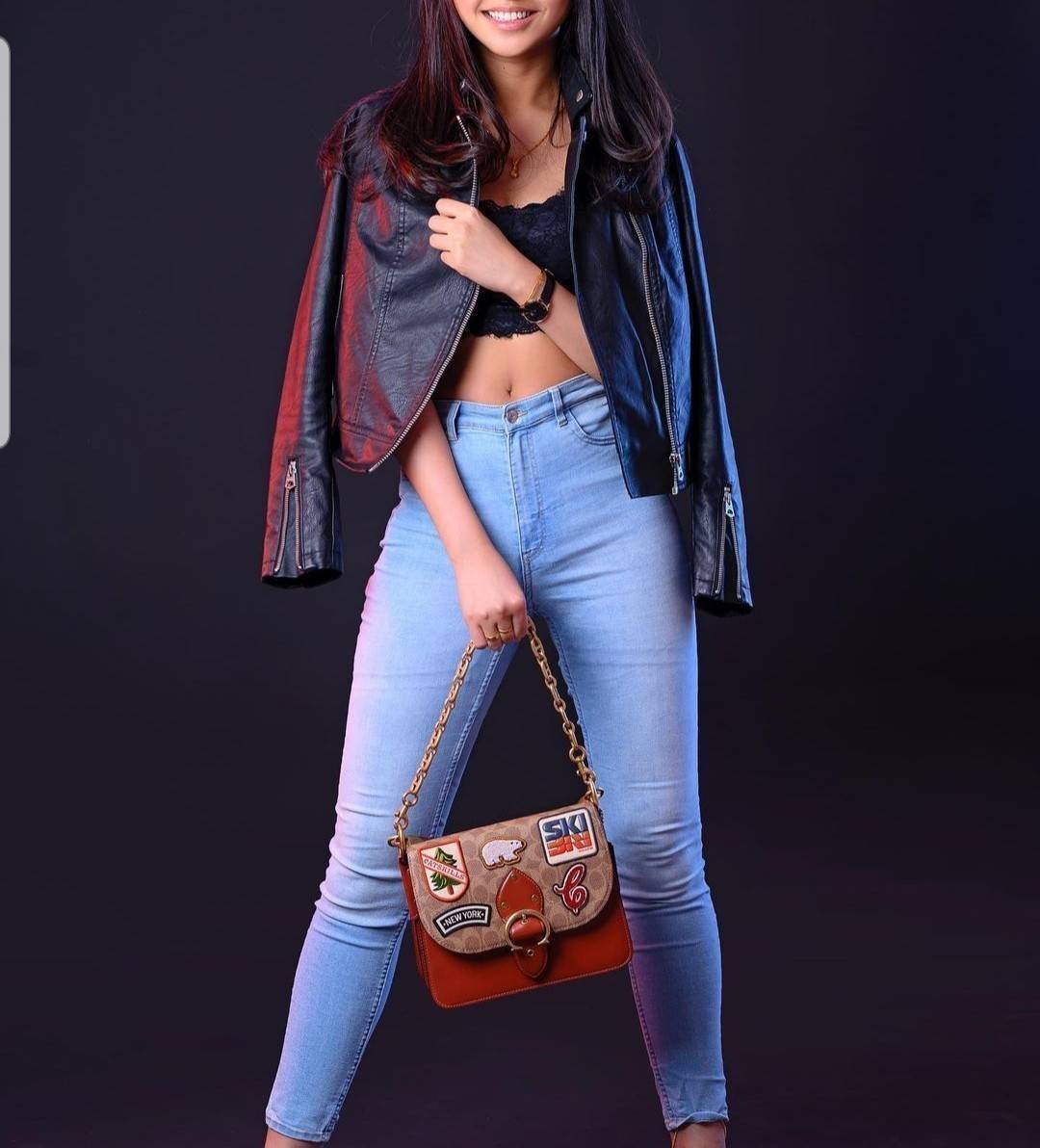 OUTLET 】COACH BEAT SHOULDER BAG IN SIGNATURE CANVAS WITH PATCHES (C6837) ไหวมั้ยเนี้ย!! สวยฟาดอีกแล้วนะยูวว 🤩🌺คอลเลคชั่นใหม่สุดปัง อลังเวอร์!//กระเป๋าถือ สะพายไหล่ลาย SIGNATURE ตกแต่งความเก๋ด้วยแผ่นแปะลวดลายที่มีเฉพาะจาก COACH คอลเลคชั่นนี