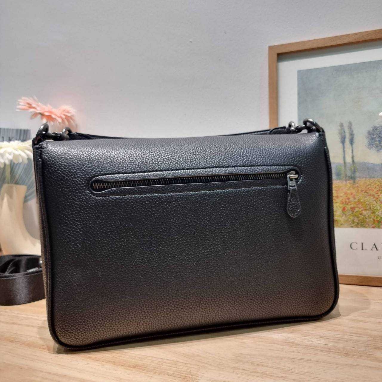 COACH Soft Tabby Messenger In Signature Canvas C8430 CH769 ไอเท็มที่หนุ่มๆต้องไม่พลาด กระเป๋าทรงแมสเซนเจอร์ใบใหญ่กำลังพอดี พร้อมด้วยสายสะพาย 2 เส้น