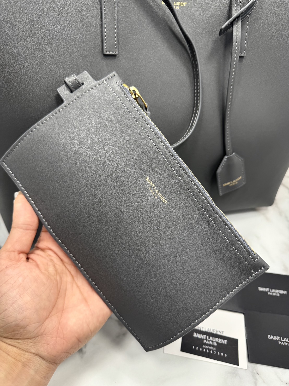 YSL Shopping Large Tote Bag กระเป๋าทรงโท้ทใบใหญ่หนังแท้ ภายในโล่งกว้าง จุของได้เยอะ เรียบหรูทรงสวย ดีไซน์ออกมาให้ใช้งานได้ทุกลุค ทุกโอกาส สวยคมชัดทุกสี