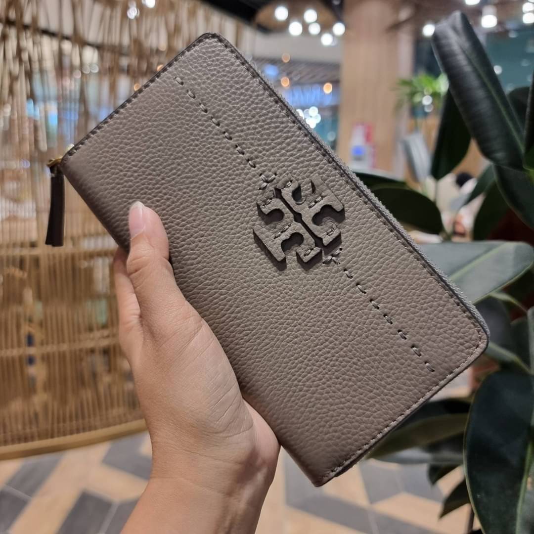 TORY BURCH MCGRAW ZIP CONTINENTAL WALLET กระเป๋าสตางค์ใบยาวรุ่นหายาก จัดเต็มสีสวยพร้อมส่ง ขนาดกำลังพอเหมาะ วัสดุหนังวัวสัมผัสดีมาก