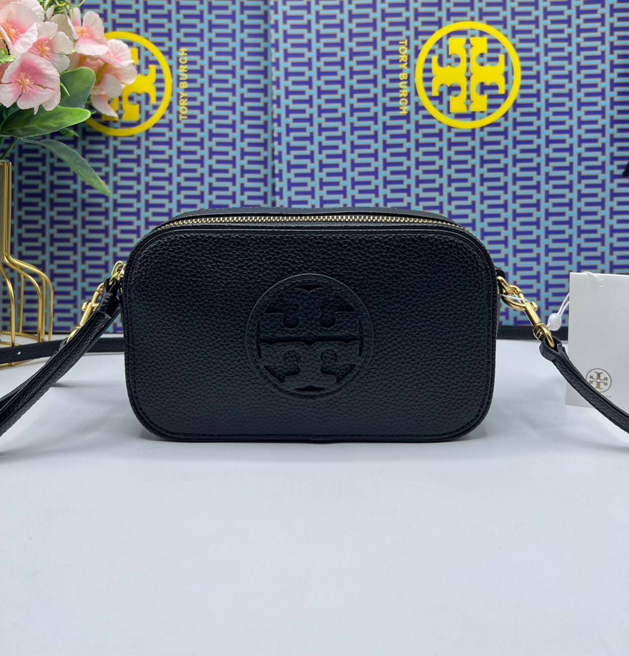 TORY BURCH Miller Mini Crossbody Bag / TORY CAMERA BAG / TORY BAG พร้อมส่ง 5 สี กระเป๋าสะพายใบเล็กมินิมอลในรูปทรงใหม่ที่คล่องตัว