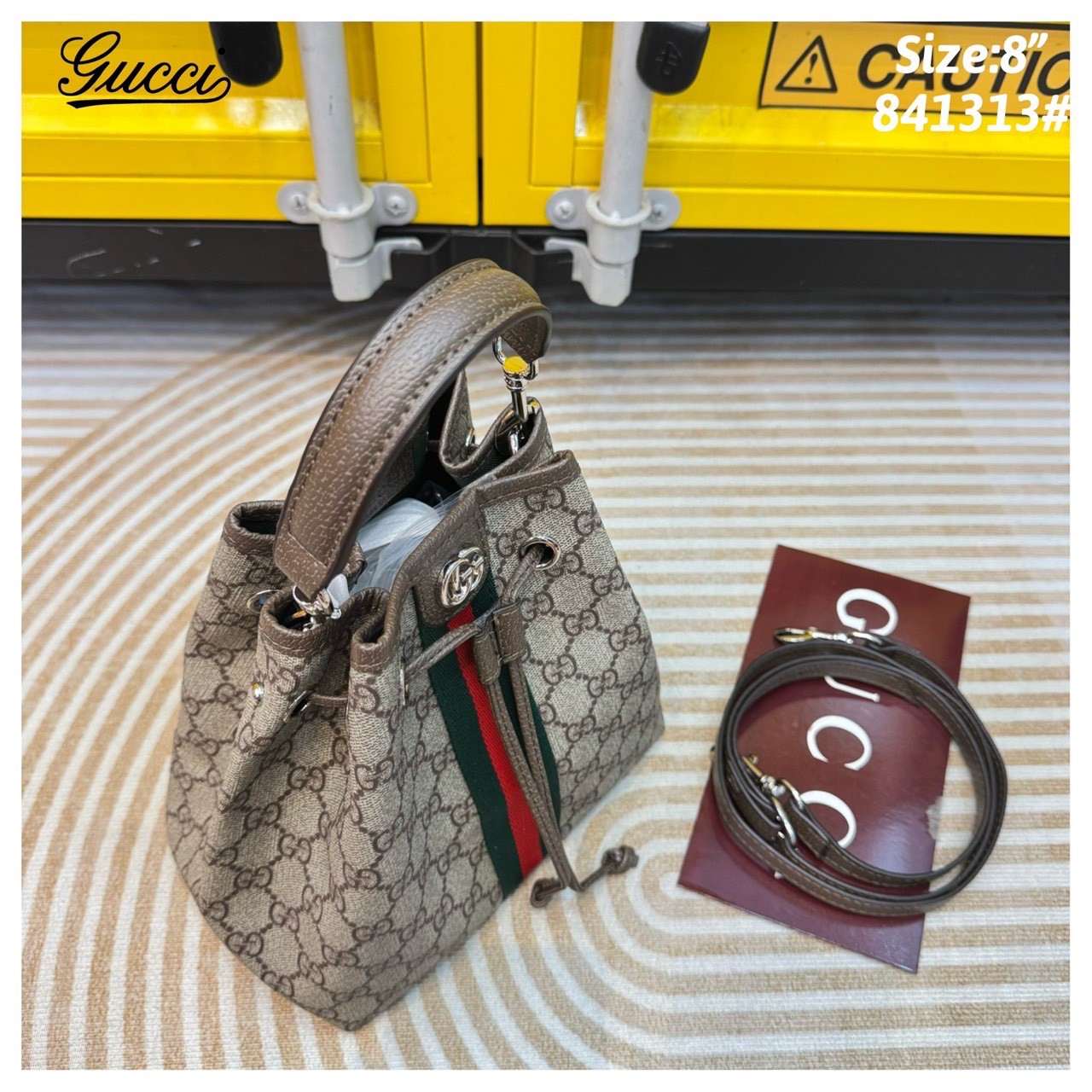 GUCCI Ophidia small bucket bag กระเป๋าสะพายทรงขนมจีบคอลสุดคลาสิค รูดปากกระเป๋าเก็บทรงได้ ภายในสวยงามโล่งกว้าง ใส่ของได้แบบไม่ต้องกังวล