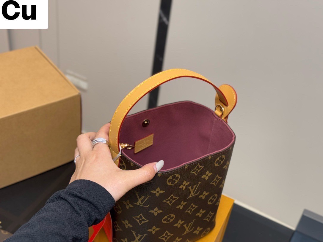 LV All In BB bag กระเป๋าทรงบัคเก็ตไซส์เล็กน่ารัก พร้อมใบลูกแยกใช้งาน และแม่กุญแจ/เนมแท็กสวยหรูโดดเด่น ดีไซน์คลาสสิคคงความเอกลักษณ์