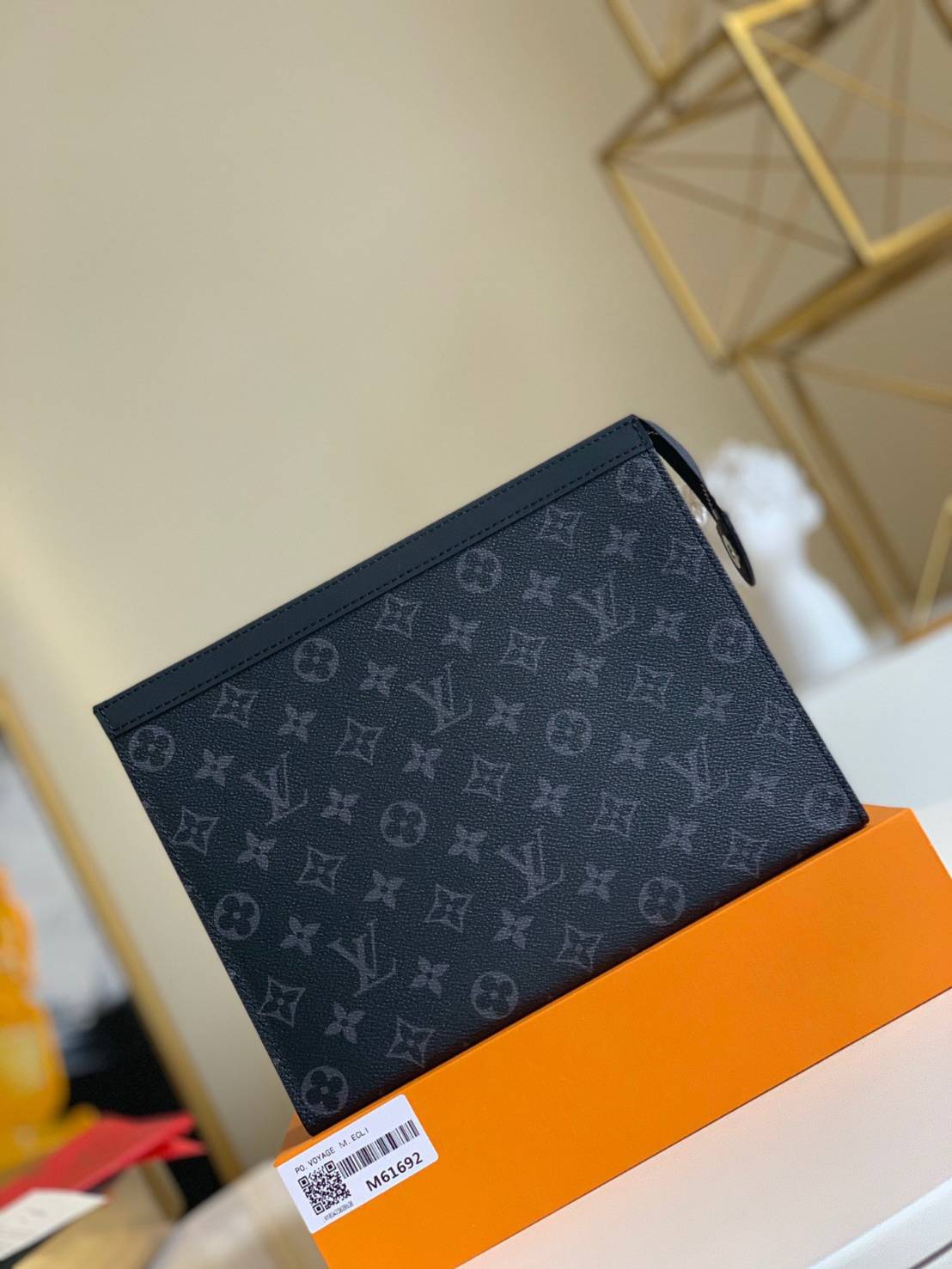 หนังแท้ LOUIS VUITTON POCHETTE VOYAGE MM พร้อมส่งที่ไทย LV CLUTCH รุ่นขายดีตลอดกาล งานหนังแท้เกรดออริจินอล ภาพสินค้าถ่ายจากงานขายจริงค่ะ