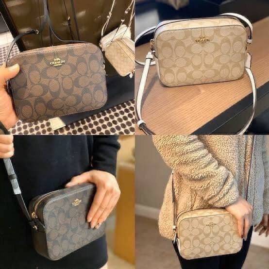 COACH 91677 MINI CAMERA BAG IN SIGNATURE CANVAS ขายดีที่สุด!! กระเป๋าสะพายข้างไซส์มินิ คลาสสิคอยู่ทรง อะไหล่ทองตัดดูหรู วัสดุหนังแคนวาสเคลือบลาย เปิด-ปิดด้วยซิป สายสะพายปรับได้ตามตัว ใบนี้แมทช์ได้ทุกลุค ใช้เป็น everyday bag ได้สบายๆเลยจ้า