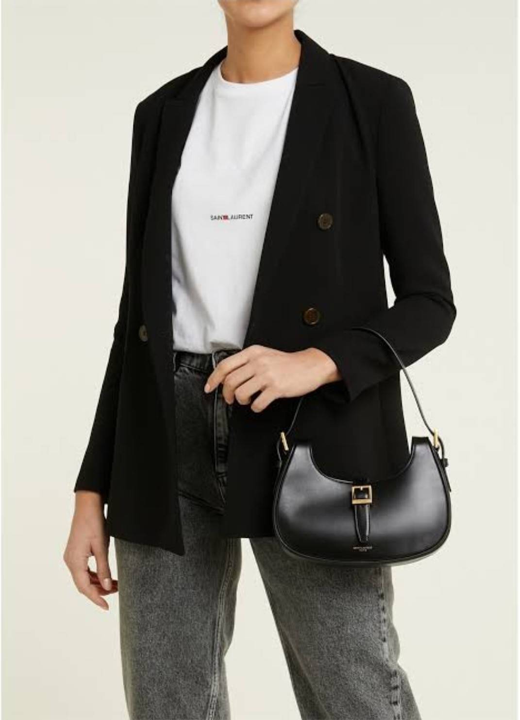 Yves Saint laurent le fermoir hobo bag in shiny leather / YSL hobo bag กระเป๋าสะพายไหล่ ดีเทลหรู สวยครบทุกมุม ตอบโจทย์สาวๆทุกไลฟ์สไตล์ เพราะใช้งานได้ง่ายและสะดวก vip พรีเมี่ยมกิ๊ฟจาก dytyfree วัสดุหนังวัวแท้เต็มใบ สัมผัสดีงามมากๆ น้ำหนักเบา ดูแพงที่สุด ปา