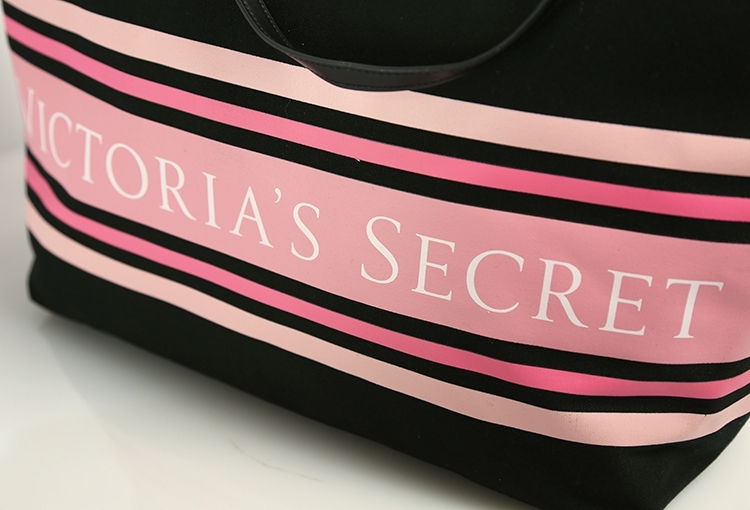 Victoria's Secret Stripe bag กระเป๋าสะพายไหล่ทรง tote วัสดุ Canvas เปิดปิดด้วยซิป จุของได้เยอะ สาวก VS ห้ามพลาดค่ะ