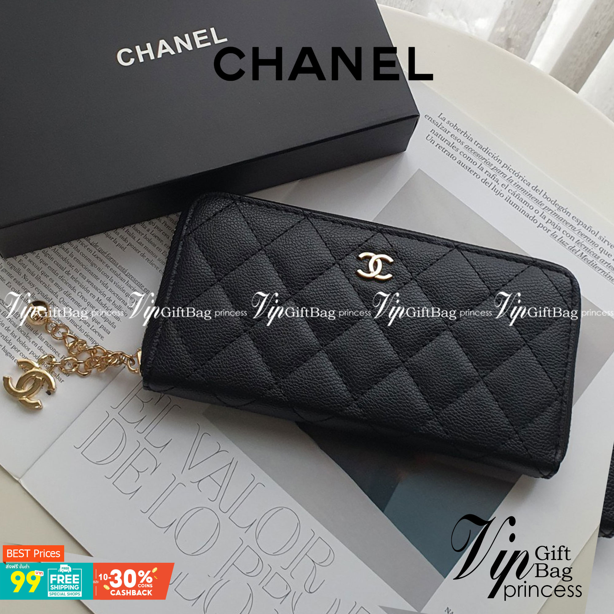 พร้อมส่งรุ่นขายดี! Don't Miss! Chanel Beaute Wallet Complimentary VIP Gift With Purchase (GWP) กระเป๋าสตางค์พรีเมี่ยมกิ๊ฟ จาก Chanel Cosmetic Counter Duty free วัสดุหนังคาเวียร์สวยหรูเปิดปิดด้วยซิปสะดวกใช้ ด้านหน้าประดับโลโก้แบรนด์อะไหล่ทอง ภายในมีช่