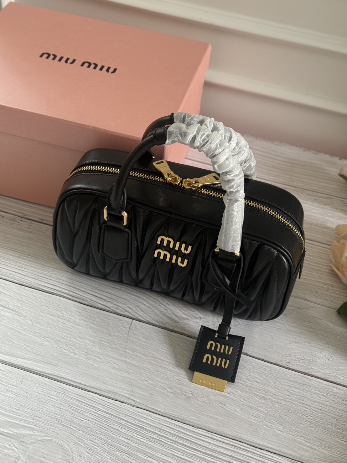 MIU MIU Arcadie Matelassé nappa leather bag 24cm กระเป๋าถือสะพาย luxurious เกรดออริ ท็อป 1:1 เกรดงานปราณีตละเอียด หนังสวย เกรดดีสุด ใช้งานต่างประเทศได้
