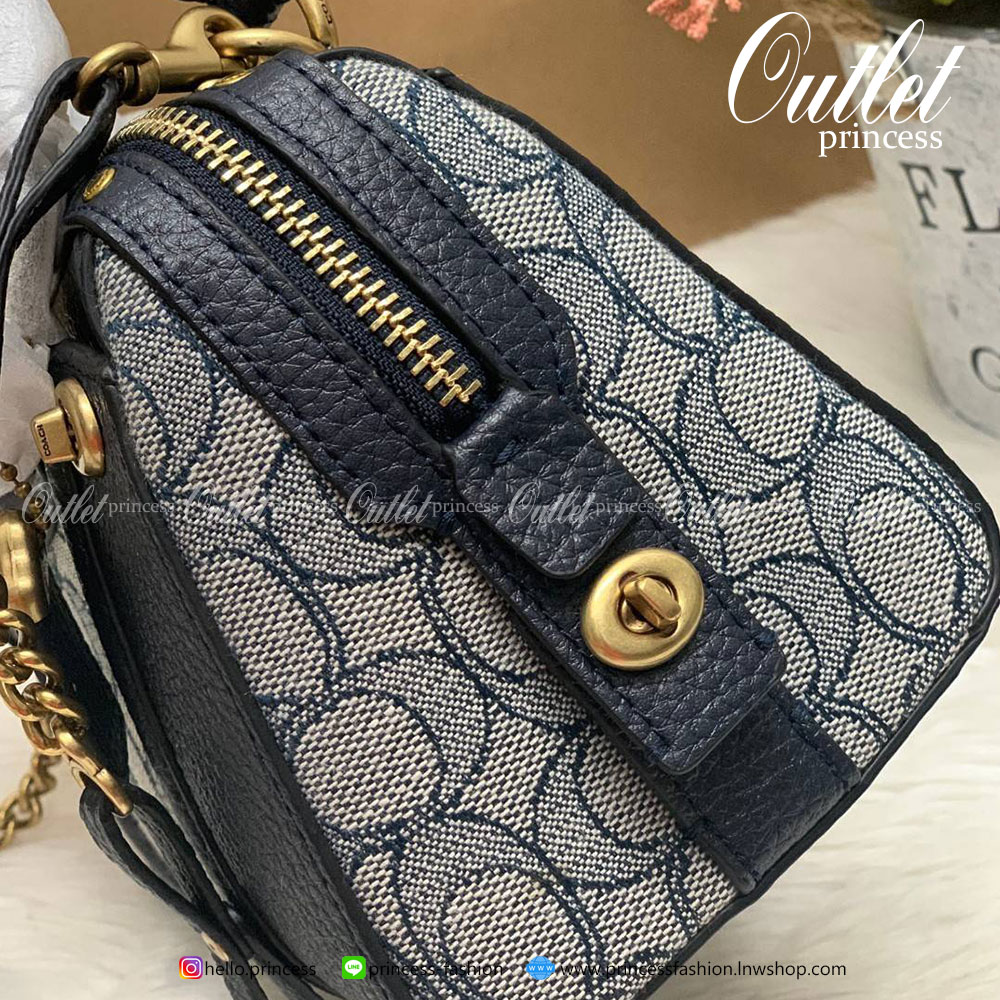 COACH LARK BAG 19 IN SIGNATURE JACQUARD ((4619)) พร้อมส่งที่ไทย สวยก่อนใครแน่นอนค่ะ😘 กระเป๋าสะพายข้าง//ครอสบอดี้ร์ วัสดุหนังแท้+Jacqurd ได้ลงตัวสวยงามมากๆค่ะ มีช่องใส่ของจุกจิกทั้งด้านหน้าและหลัง ;เปิดปิดกระเป๋าแบบซิปคู่ ภายในสามารถใส่กระเป๋าเงินใ