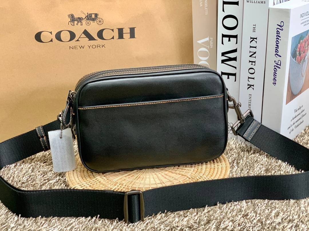 3สีเข้าใหม่งานคุณภาพอีกแล้วคับท่านน ทั้งสี ทั้งหนังสวยมากๆค่าา!! COACH GRAHAM CROSSBODY BAG ((39946)) พร้อมส่ง! กระเป๋าสะพายแบบครอสบอดี้ร์ ใช้ได้ทั้งชาย//หญิง หนังแท้อย่างดี เรียบหรูค่ะ ด้านหน้ามีช่องซิปซ่อนให้หนึ่งช่อง ช่องซิปหลักกว้าง ใส่ของจำเป็นได้ครบ
