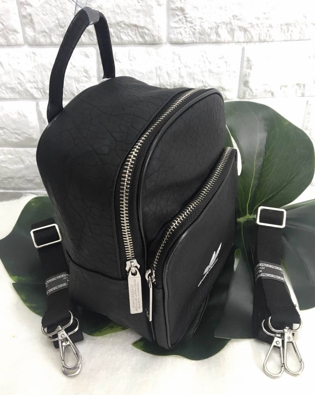 New !!! Adidas Mini Backpack Bag 2018 กระเป๋าทรง sport ขนาดน่ารัก ขึ้นลายสวย หนังนิ่ม ด้านหน้ามีช่องซิปหนึ่งช่อง ใส่ของจุกจิกได้เยอะ ช่องซิปหลักด้านในโล่ง ใส่ของจุ มีอีก 1 ช่องเล็กให้ใส่ของได้ รุ่นนี้มาพร้อมสายยาว2สาย ปรับรูปแบบการใช้งานได้หลากหลาย ถอดออก