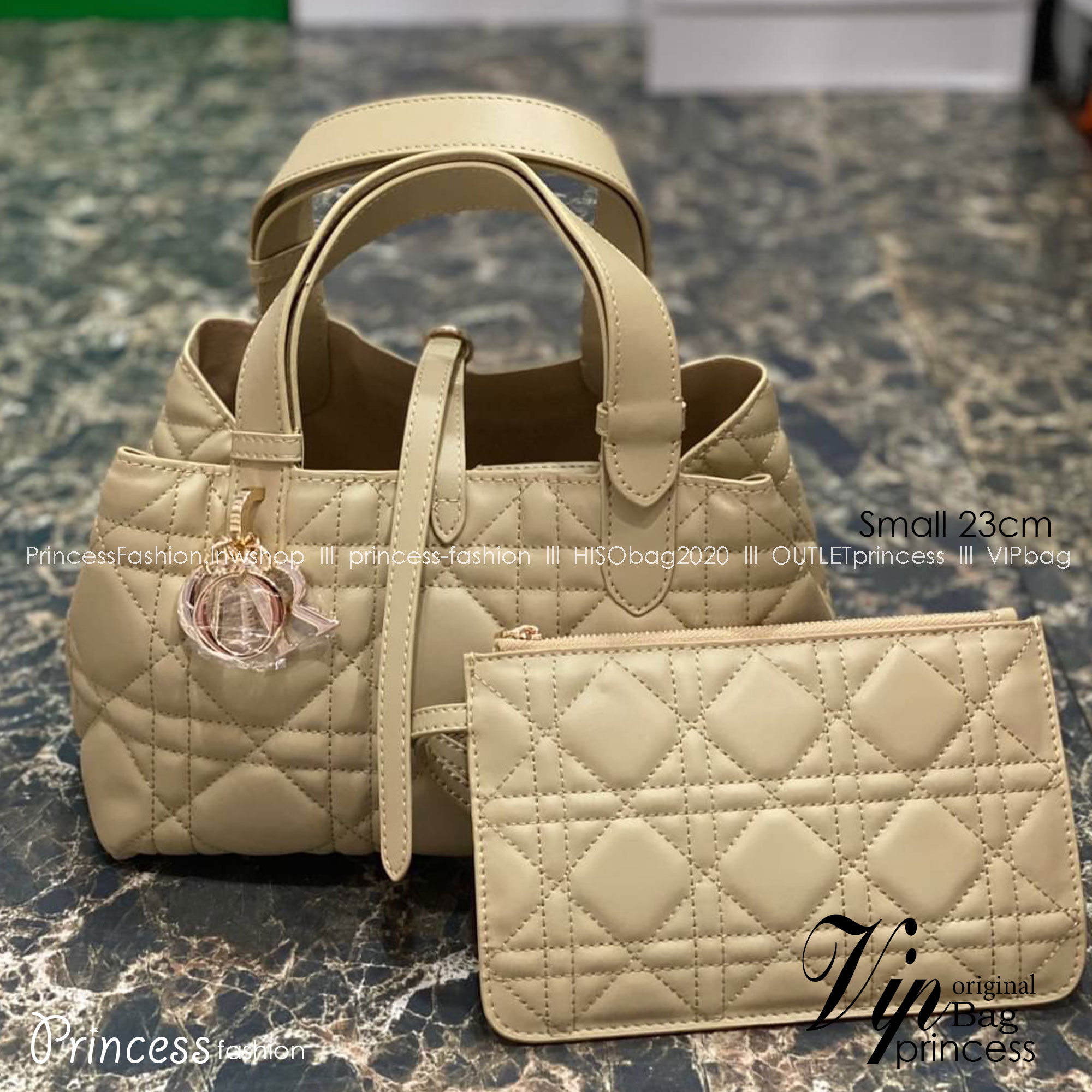 Small 23cm DIOR TOUJOURS BAG Macrocannage Calfskin / DIOR Tote Bag ออริ 1:1 พร้อมส่ง 3 สี กระเป๋าสะพายทรงโท้ท จุของได้เต็มที่ รูปทรงคลาสสิค หนังสวย หรูหราเกินราคา