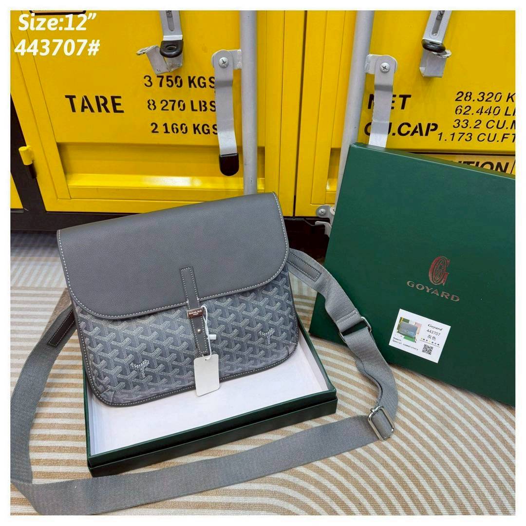 Goyard Coursier Messenger bag กระเป๋าแมสเซ็นเจอร์ดีไซน์ใหม่ กะทัดรัดใช้งานได้อย่างคล่องตัว เหมาะมากสำหรับสายสปอร์ต ที่สุดของความหรูตอบโจทย์การใช้งาน ใบจริงสวยงามตามรูปค่ะ