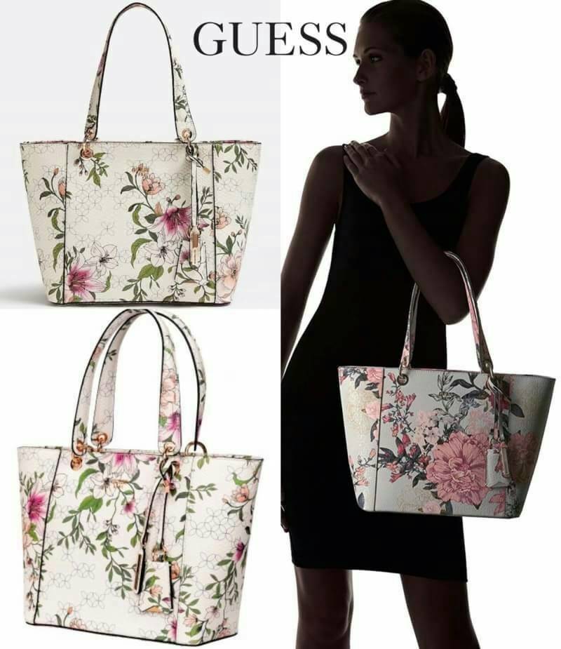 GUESS PRINTED KAMRYN FLOWERS SHOPPER BAG (SIZE L) กระเป๋าสะพายจาก GUESS FACTORY หนังสวยอยู่ทรงปริ้นลายดอกไม้คอลเลคชั่นล่าสุดใบใหญ่กำลังดี ใส่สัมภาระได้จุใจ น้ำหนักเบา ด้านหน้าประดับโลโก้แบรนด์อะไหล่เงินพร้อมพวงกุญแจแบรนด์ห้อยที่หูหิ้วถอดเเยกใช้ได้ หูหิ้วพ