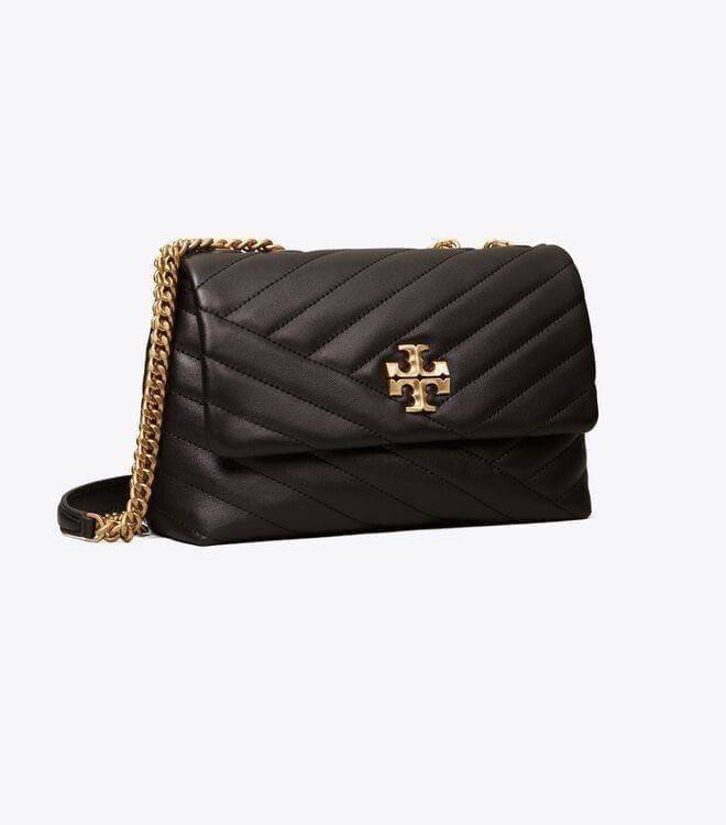 TORY BURCH KIRA CHEVRON CONVERTIBLE SHOULDER BAG (SMALL / MEDIUM) กระเป๋าสะพายรุ่นยอดฮิต ไซส์คลาสสิค ที่ใช้ยังไงก็ดูหรู ดีไซน์เฉพาะตัว วัสดุหนังแกะ สัมผัสนิ่ม เปิด-ปิดด้วยกระดุมแม่เหล็ก ภายในเป็นช่องโล่ง ใส่กระเป๋าสตางค์ มือถือ เครื่องสำอางค์ พาวเวอร์แบงค