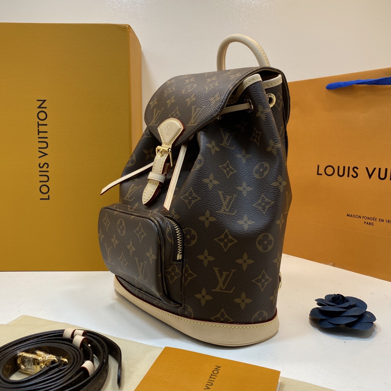 LV Montsouris Backpack Monogram Canvas กระเป๋าเป้งานแบรนด์หรู สวยโดดเด่นทันสมัยตลอดกาล เกรดออริ เทียบแท้ 1:1 ใช้งานต่างประเทศได้