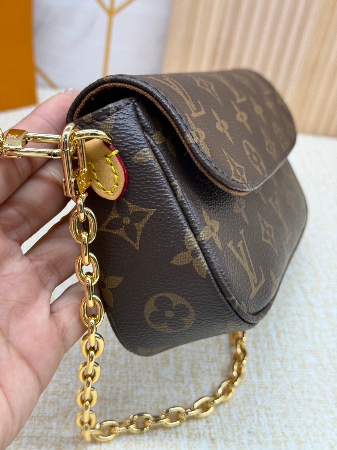 LV Wallet on Chain Ivy / LV IVY BAG กระเป๋าสะพายรุ่นยอดนิยม ใช้งานได้ทั้งธีมกลางวันและกลางคืน สวยหรู ดูแพงที่ถูกต้องมาก เกรดออริ 1:1 ใช้งานต่างประเทศได้