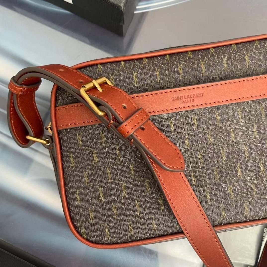 YVES SAINT LAURENT BAG กระเป๋าสะพายสไตล์วินเทจทรงเหลี่ยม งานหนังแท้สวย โทนสีผู้ดีมากค่ะ ภายในโล่งจะสะพายไหล่ CROSSBODY ก็ดูดี สินค้ามาพร้อมถุงผ้าและกล่องแบรนด์พร้อมส่งที่ไทยราคาสุดคุ้ม สาวก YSL ห้ามพลาด!