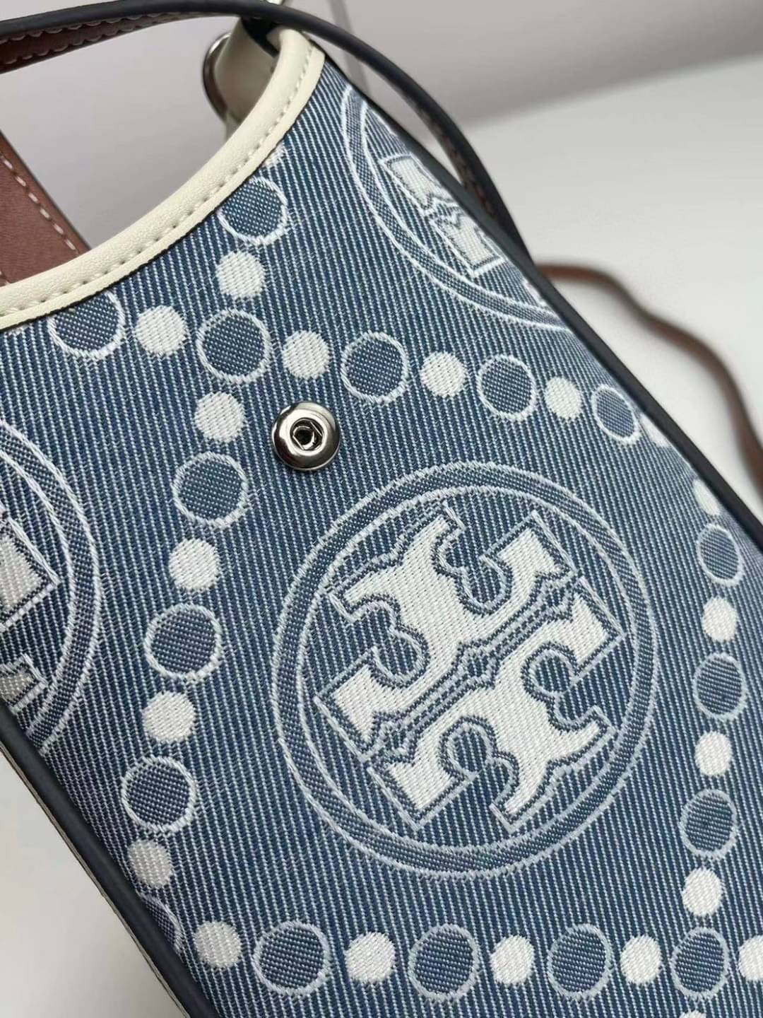Tory Burch T Monogram Phone Crossbody / Tory Phone Bag พร้อมส่ง กระเป๋าใส่โทรศัพท์ สวยคม ด้านหลังมีช่องใส่บัตร