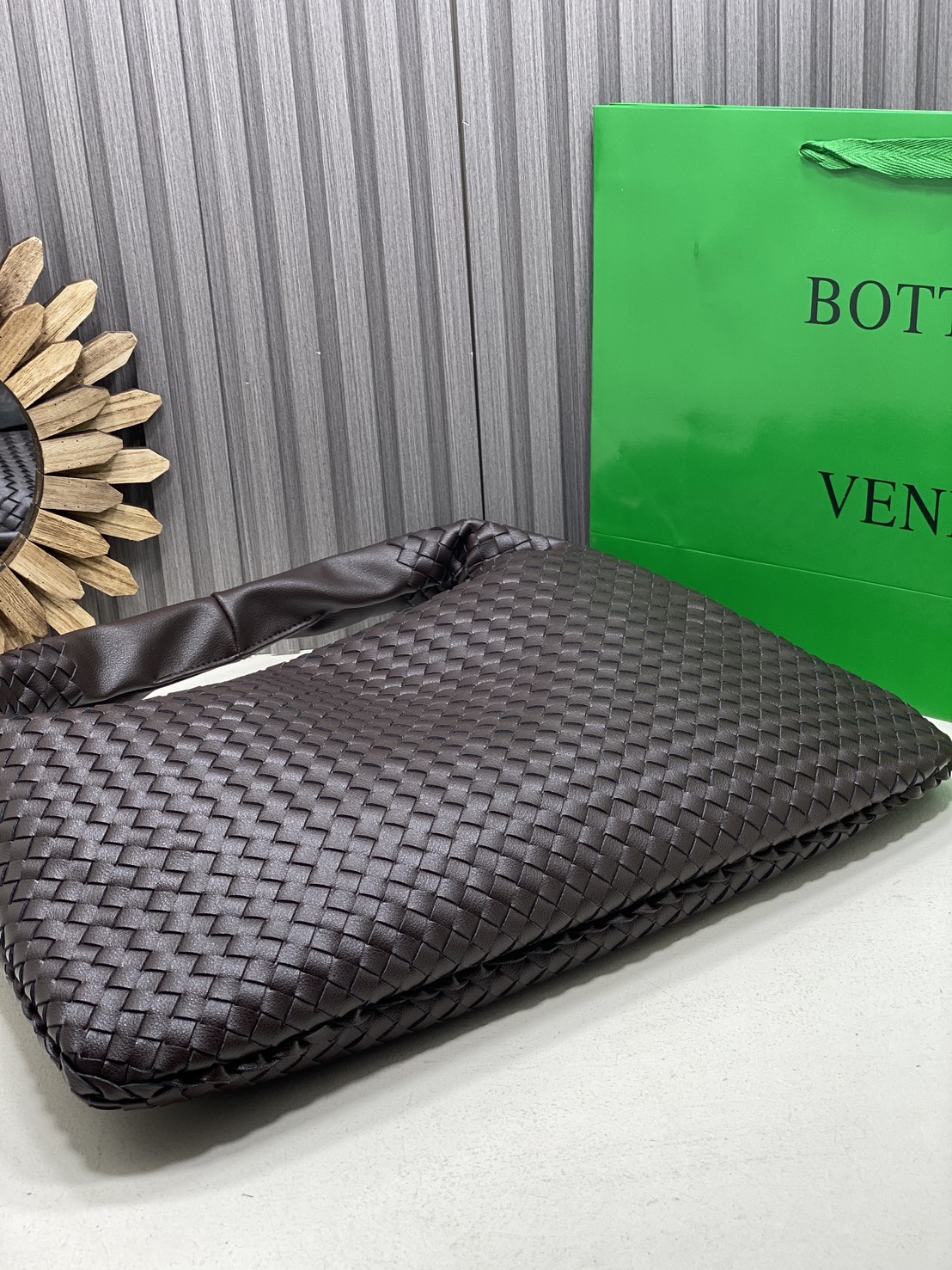 BOTTEGA Large Hop Shoulder Bag 48cm / BOTTEGA Hobo Bag กระเป๋าสะพายไหล่ใบใหญ่ จุของได้เยอะมาก ดีไซส์สานเป็นเอกลักษณ์สวยงาม