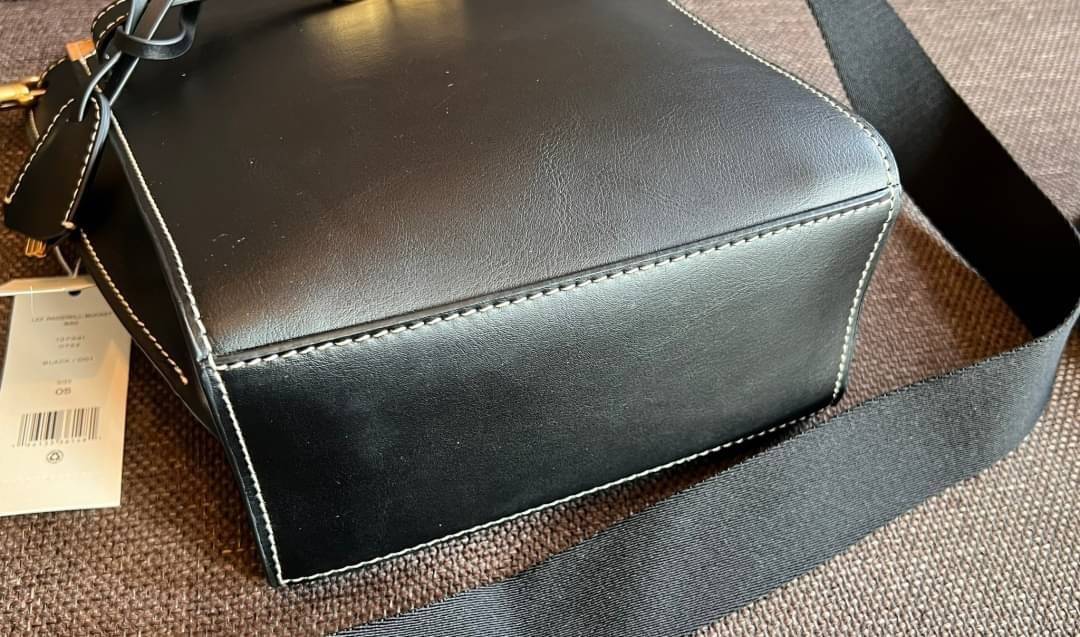 Large TORY BURCH LEE RADZIWILL PEBBIED BAG ((139014)) เป็นรุ่นที่สวย หรู น่าใช้มากๆค่ะ! ลุคหรูดูดีมากๆ กับกระเป๋าสะพายข้างจากTB ใบใหญ่