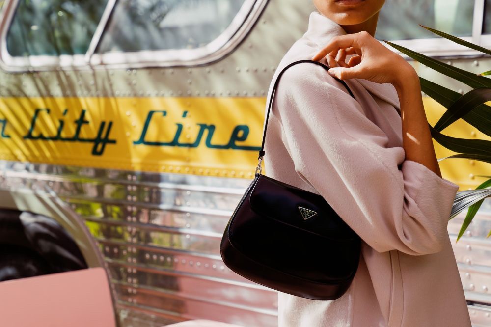 PRADA CLEO BRUSHED LEATHER SHOULDER BAG กระเป๋าทรงสวยยอดฮิต ทรงสะพายไหล่สวยหรูอยู่ทรง หนังเรียบเงาหรูสุดคลาสสิก