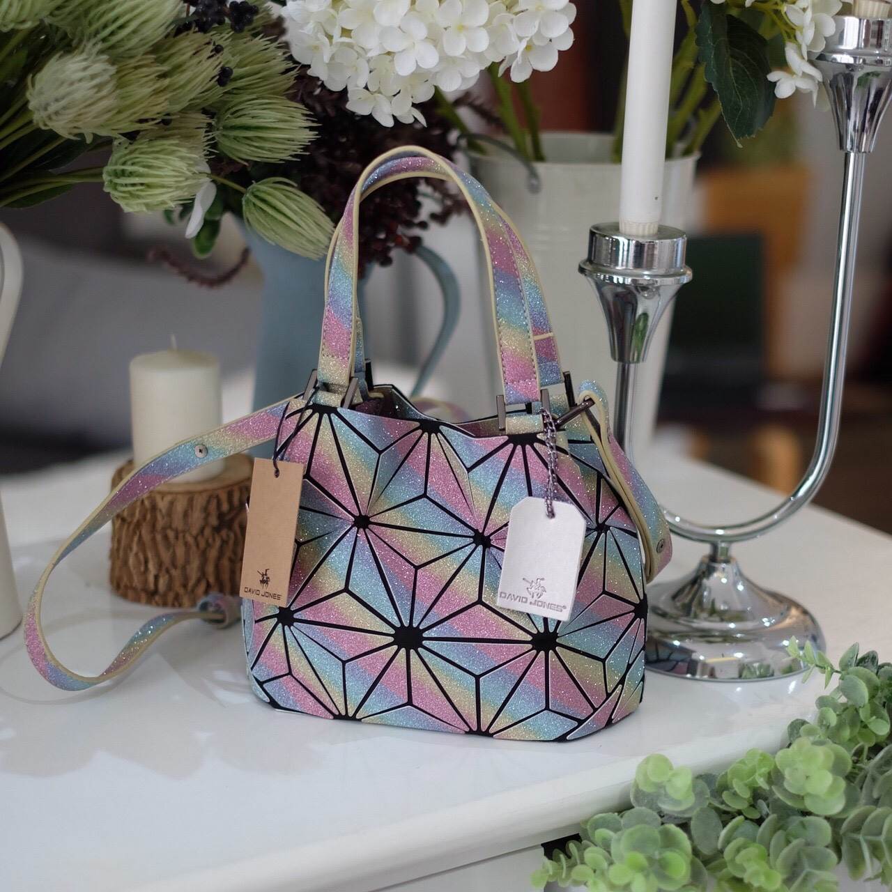 🎈New Collection ka ' Glitter fantastic ' ✨✨ สีใหม่ สดใสมาก ค่า 🍭🍭 Candy Crush 🍭🍭แถมยังลาย Limited edition หายาก 👍ปรับทรงได้ 2 แบบ น่ารักมาก จากแบรนด์ David Jones กระเป๋าสะพายข้างดีไซน