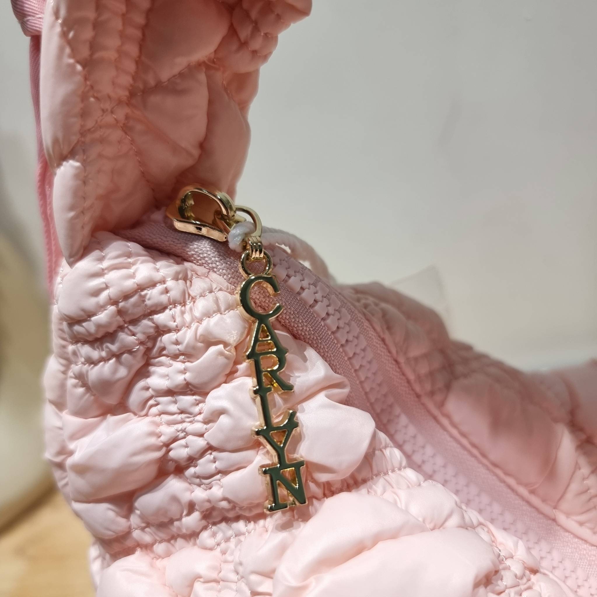 Carlyn cozy bag / Carlyn glaze bag 13 สีพร้อมส่ง อีกหนึ่งคอลเด็ด ที่ฮิตแบบฉุดไม่อยู่ กับไอเท็มนุ่มนิ่มจากเกาหลี พร้อมสีใหม่ล่าสุด กระเป๋าสะพายก้อนเมฆสุดเก๋ ที่สามารถใช้ได้หลากหลาย