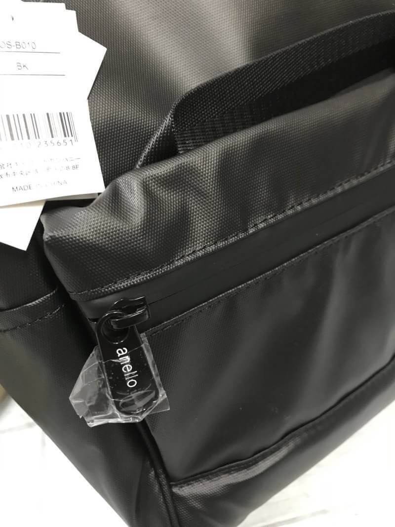 ANELLO WATER RESISTANCE “ Limited Edition “ คอลเลคชั่นใหม่ล่าสุดของรุ่นที่ขายดีติดอันดับ ผลิตจาก Polyester PVC 100%กันน้ำกันฝน ออกแบบกระทั่งช่องซิปไม่ต้องกลัวน้ำซึมผ่าน มีช่องใส่ PC Holder แบ่งช่องใส่ของเป็นสัดส่วน และเป็นระเบียบ ฟังก์ชั่นการใช้งานยังครบเ