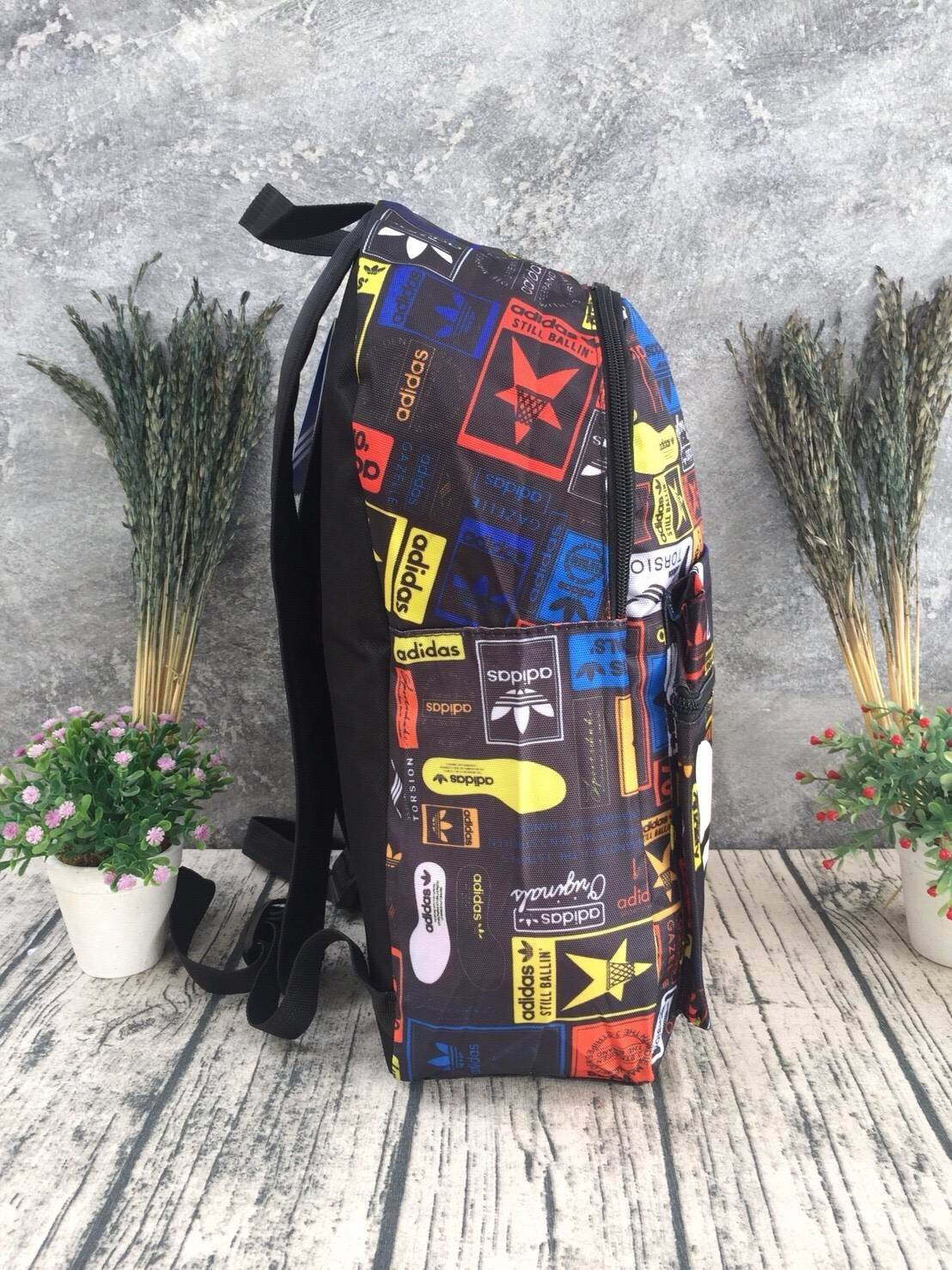 ADIDAS WOMEN ORIGINALS CROCHITA CLASSIC BACKPACK กระเป๋าเป้ แบบใหม่ล่าสุด พิมพ์ลายคลาสสิค ใช้เป็นกระเป๋านักเรียน หรือเป้กีฬาได้ ช่องใส่ของใหญ่แยกช่องสำหรับใส่หนังสือ และมีช่องหน้าใส่ของจุกจิก รูปแบบสวยทันสมัย ใช้ได้ทั้งชาย-หญิง วัสดุคุณภาพดี กันน้ำได้