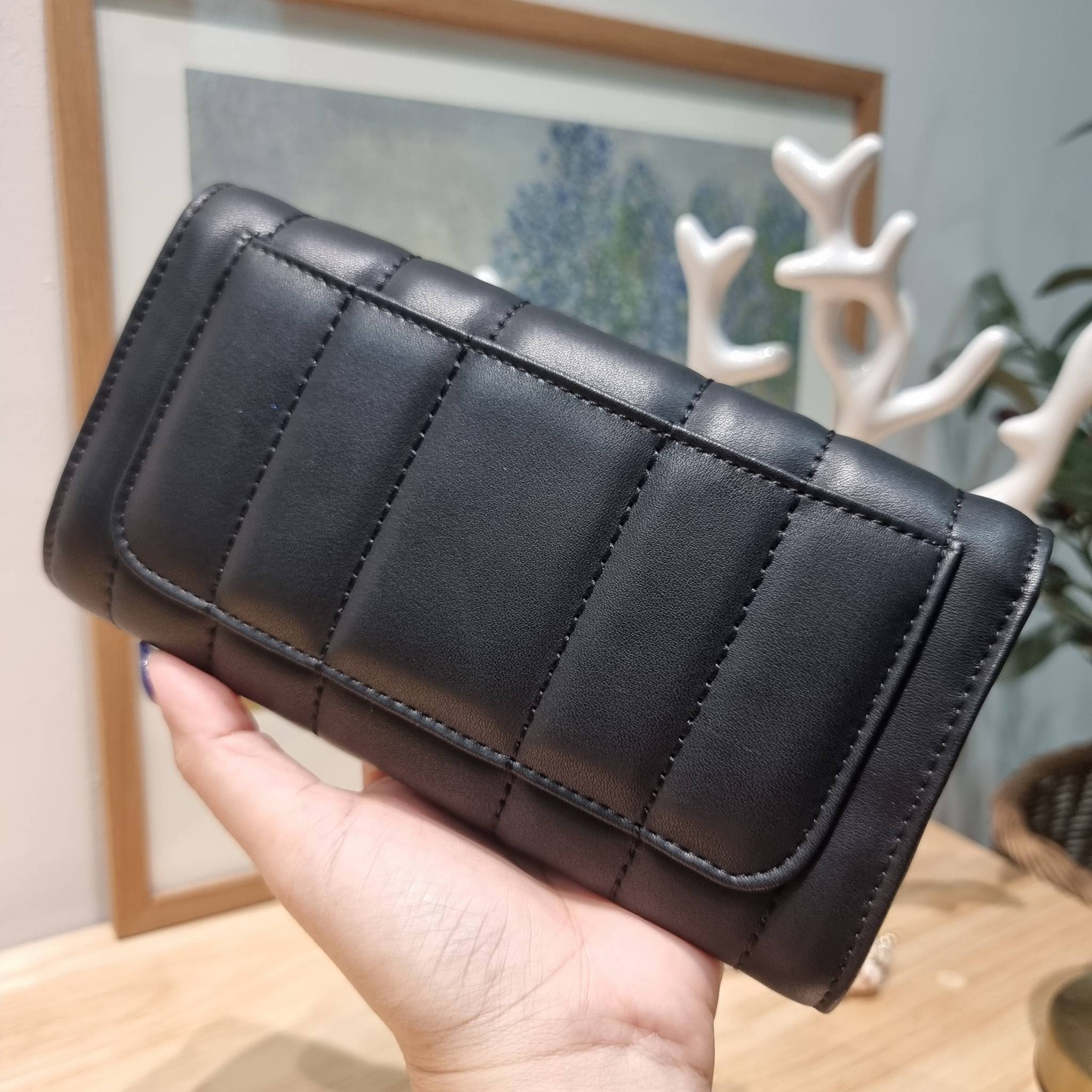 TORY BURCH KIRA CHEVRON POUCH KEY FOB / Tory wallet bag กระเป๋าสตางค์ใบยาวรุ่นใหม่ คอลเลคชั่น 2023 หรูหราทุกสี ดีไซน์คงความคลาสสิค ขนาดกำลังดี สัมผัสดีมาก