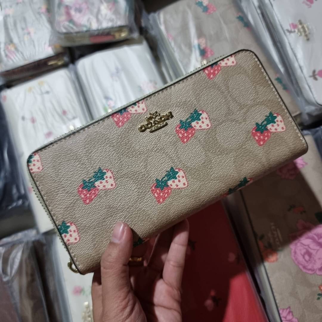 OUTLET 】COACH ACCORDION ZIP WALLET IN SIGNATURE CANVAS F86093 C3287 F98126 กระเป๋าสตางค์ใบยาว น่ารักน่าใช้