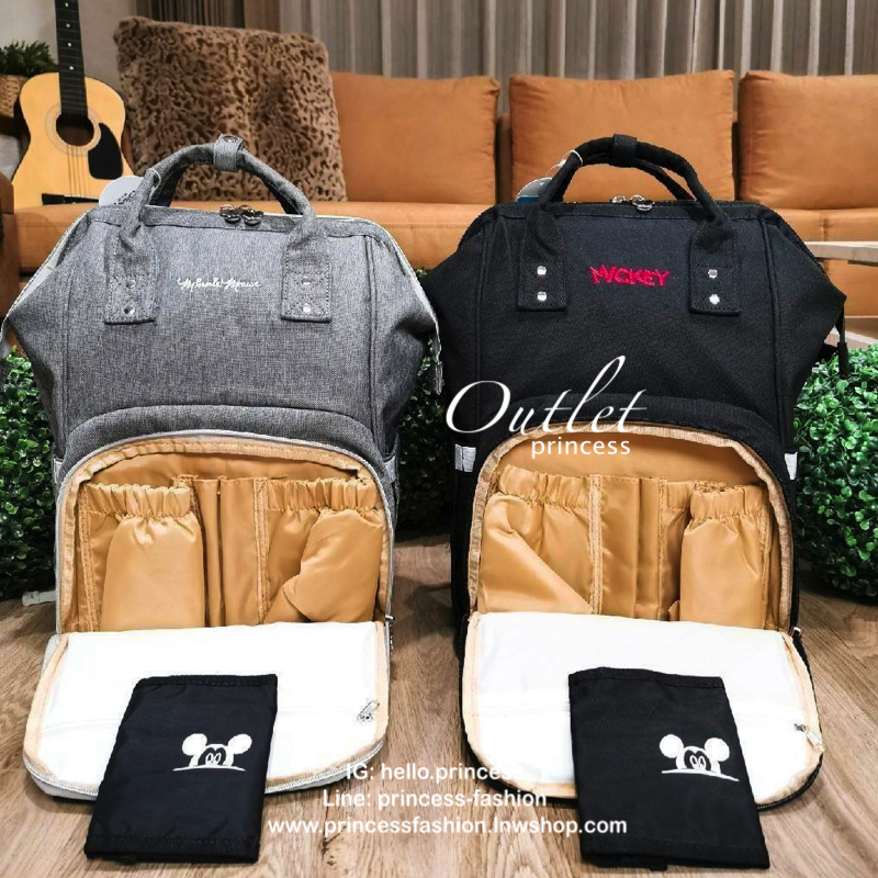 Disney Collection Rucksack (L) กระเป๋าสะพายเป้คอลเลคชั่นดิสนีย์ใบใหญ่กำลังดีน้ำหนักเบาวัสดุ Nylon & Polyester 100% ทำความสะอาดง่าย ด้านหน้ามีโลโก้และช่องซิป พิมพ์ลายมิกกี้/มินนี่โดดเด่น มี Pocket ใส่ขวดน้ำซ้ายขวา ด้านหลังมีช่องซิปสะดวกใช้หัวซิปแบรนด์ ภายใ