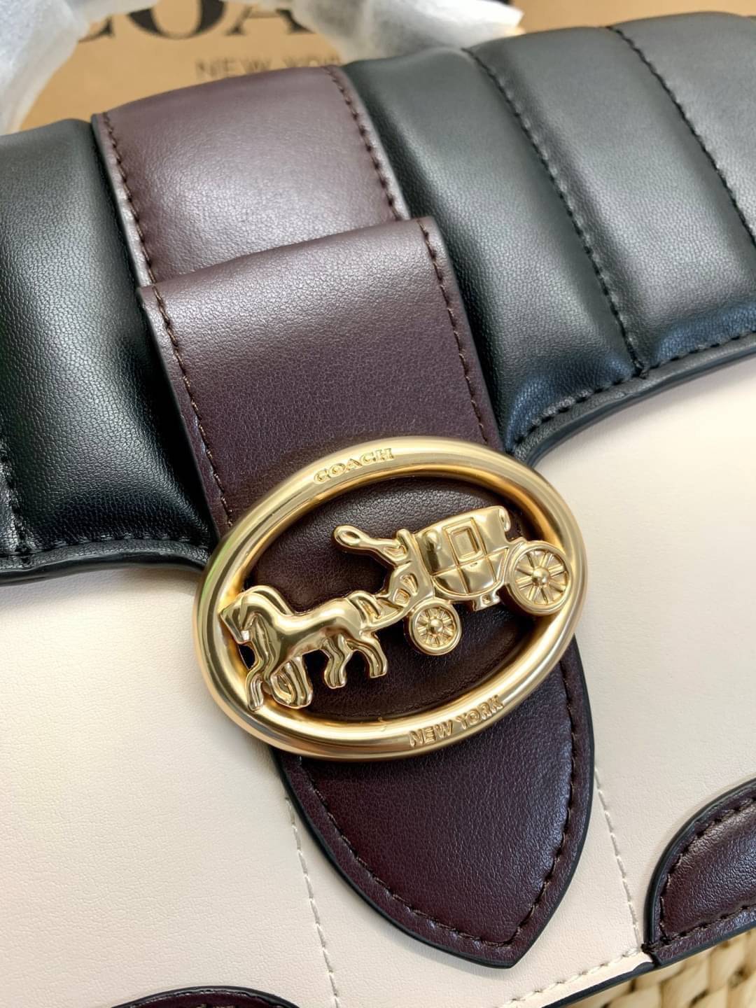 COACH SMALL GEORGIE TOP HANDLE IN BLOCKED SIGNATURE CANVAS ((6504//0468//6192//6015)) compact body portable shoulder bag 🌈ห้ามพลาด รุ่นแนะนำค่าา! พร้อมส่งทันที! กระเป๋าหิ้ว//สะพายข้างได้ วัสดุหนังแท้ 🔺หนึ่งใบทำลายหนังผสมกัน3แบบได้ลงตัวสวยง