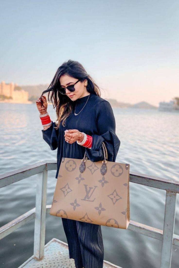 LV crossbody tote bag 10" 16" สเปเชี่ยล gift box set ในราคาที่แสนดี น่าคบหา!! สุดคุ้มและสวยที่สุดยันกล่อง!! ได้ไปยังไงต้องร้องว้าว!! กระเป๋าทรงโท้ทที่สาวๆตามหา ดีไซน์คลาสสิค ผู้ดี หรูหรา โทนสีใช้งานง่าย ได้ทุกลุค ทุกสไตล์ วัสดุหนังแคนวาสคุณภาพ ม