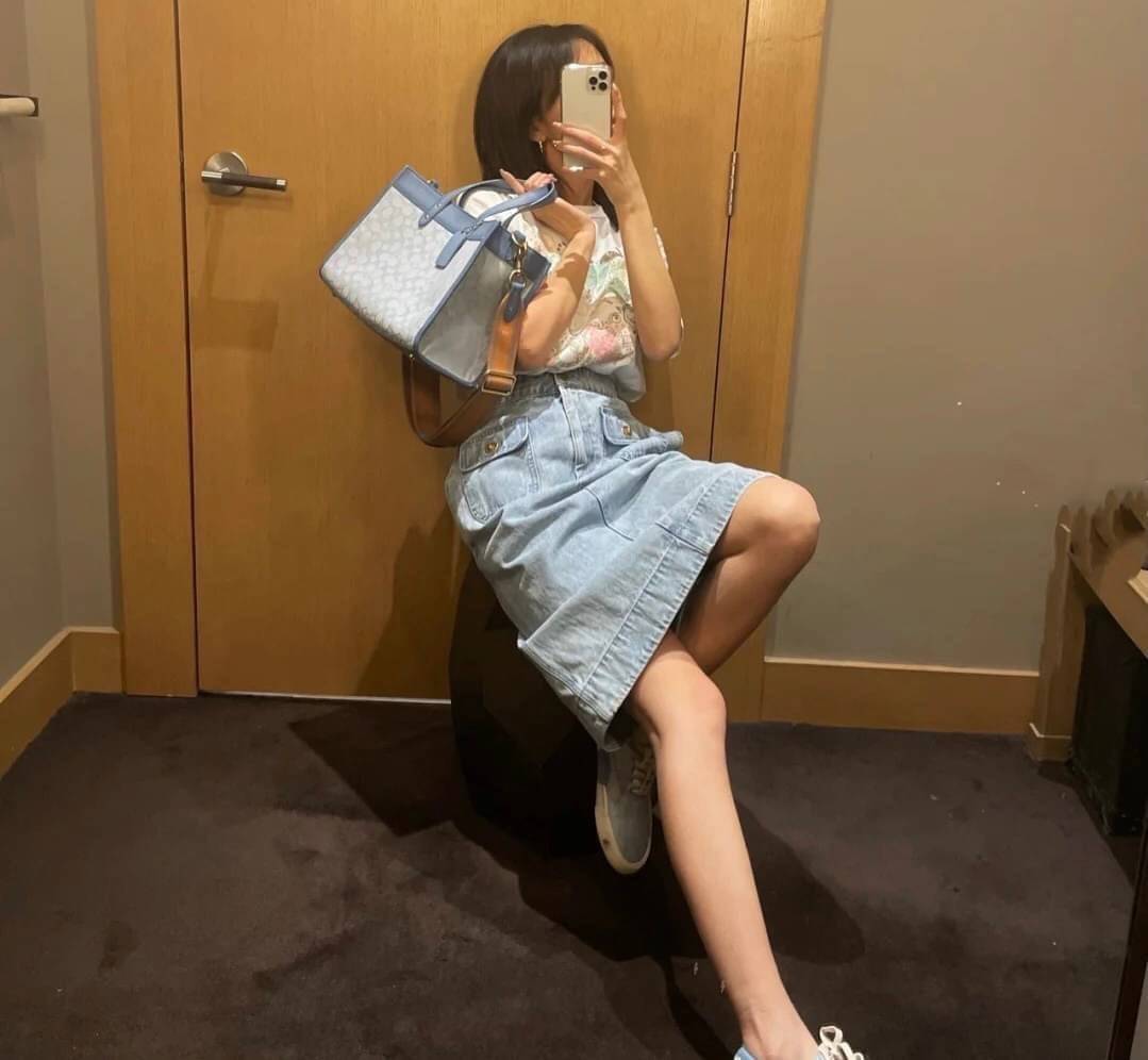 สวยๆ เคลียสต๊อค มีไม่มากจร้าา! COACH TOTE FIELD JACQUARD BAG ((C3282)) กระเป๋าหิ้ว//สะพายข้าง JacquardลายC+หนังแท้ สวยงามลงตัวมากๆค่ะ ปากกระเป๋าเปิดปิดแบบกระดุมแม่เหล็ก ภายในกว้าง สาวๆทีาสัมภาระเยอะบอกเลยเหมาะมากค่ะ