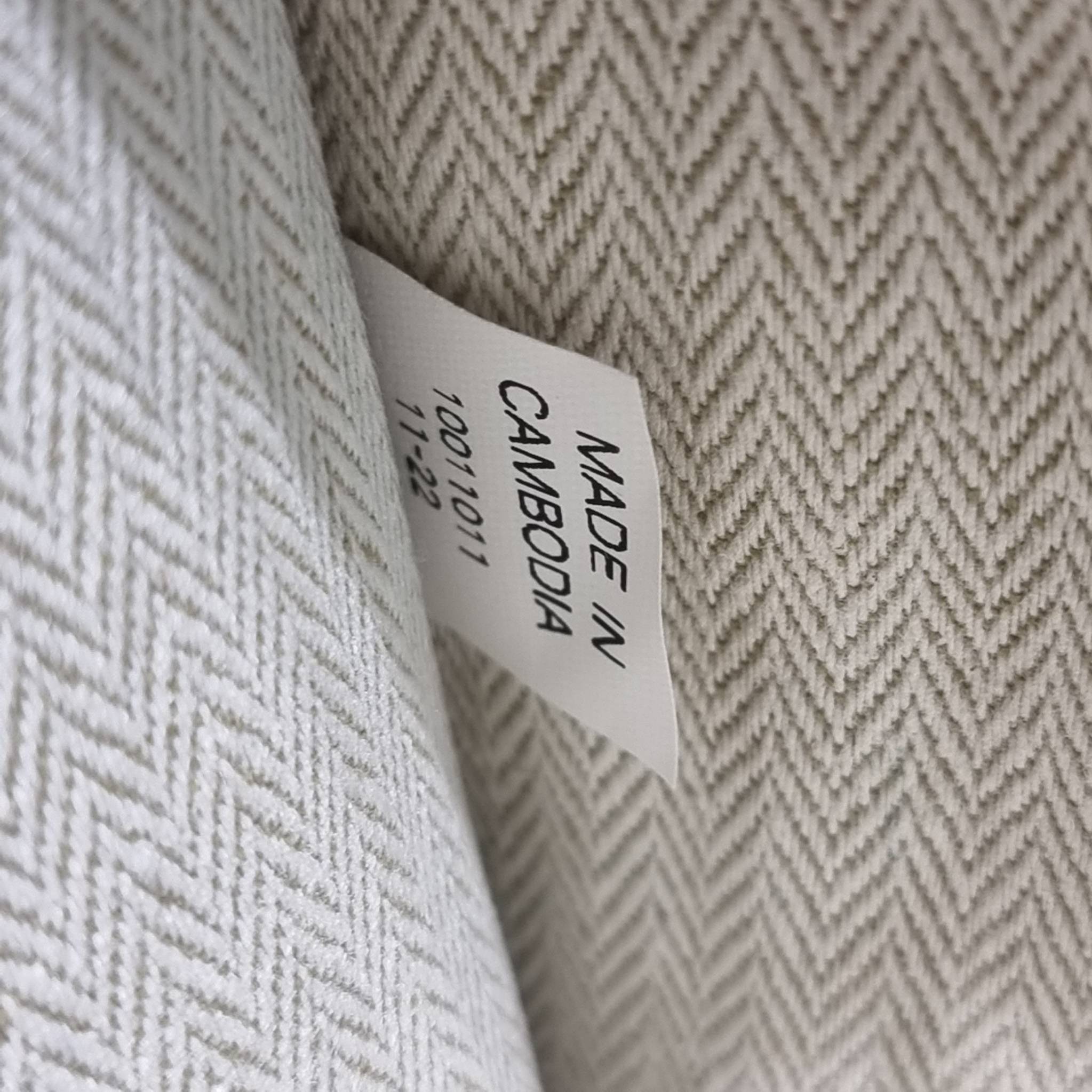 TORY BURCH BRITTEN STUDDED CROSSBODY BAG / Tory Britten Small Adjustable Shoulder Bag คอลเลคชั่นผู้ดี ดีไซน์ใหม่ล่าสุด กระเป๋าสะพายตัวท็อป ที่ตกแต่งด้วยโลโก้และหมุดสวยงาม