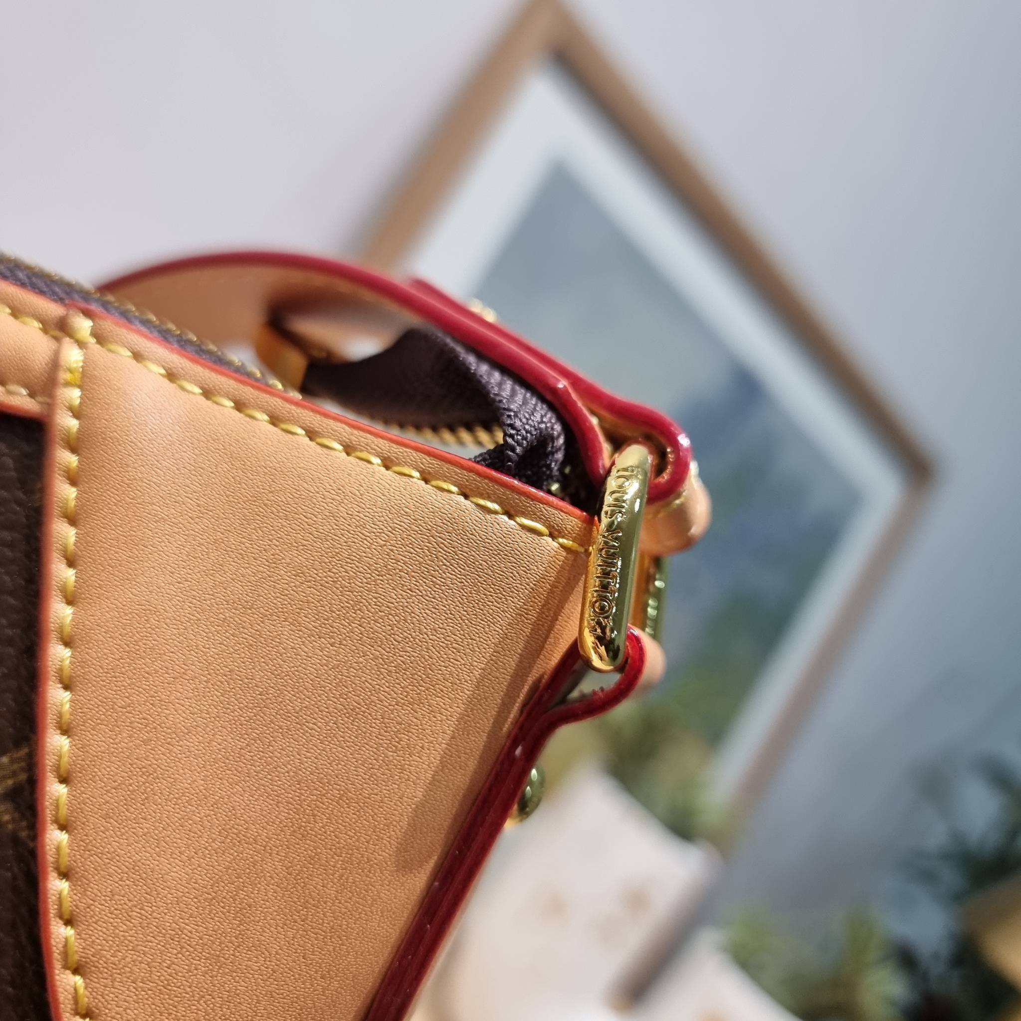 LV THAMES PM MONOGRAM BAG กระเป๋าสะพายไหล่รุ่นยอดฮิตทรงพอช ใบใหญ่กำลังดี สวยดีไซน์คลาสสิควินเทจ สายสะพายในตัวใช้งานได้คล่องตัว