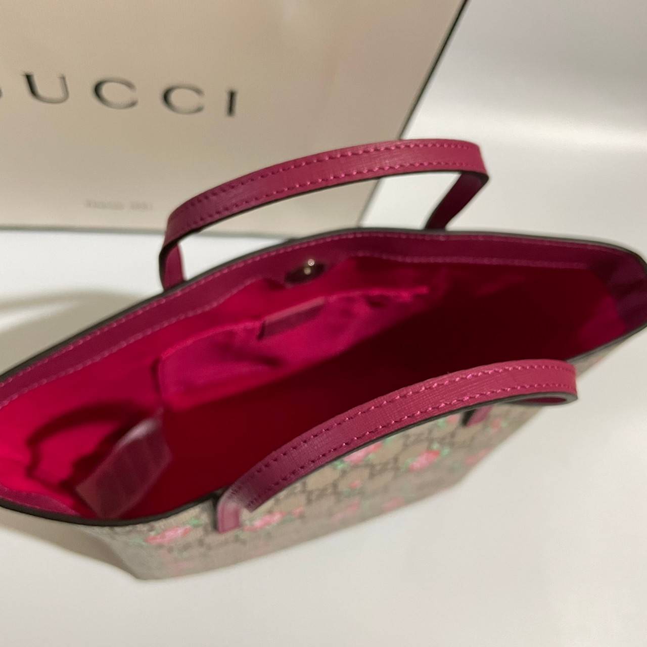 VIP 】Animal-Friendly Gucci Kid GG Supreme Tote Bag งานหนังแท้ทรงตั้งสวย ขนาดกะทัดรัด จุของได้เยอะ ใช้ได้ทั้งเด็กและผู้ใหญ่ น่ารักมากค่ะ