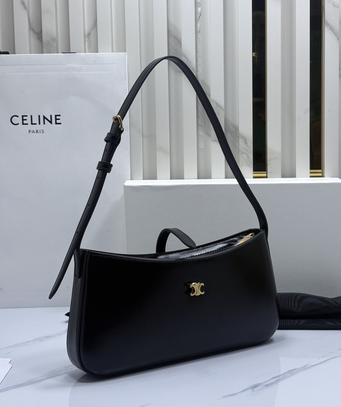 ORI หนังแท้ | CELINE TINA SHOULDER BAG IN Triomphe canvas กระเป๋าสะพายไหล่ทรงพอช ดีไซน์ใหม่ก่อนใคร เรียบง่ายหรูหราลงตัว สไตล์วินเทจลัคชูดูแพงสุดๆ ใช้งานได้หลากหลายโอกาส ขนาดกำลังดีพาพาสะดวก