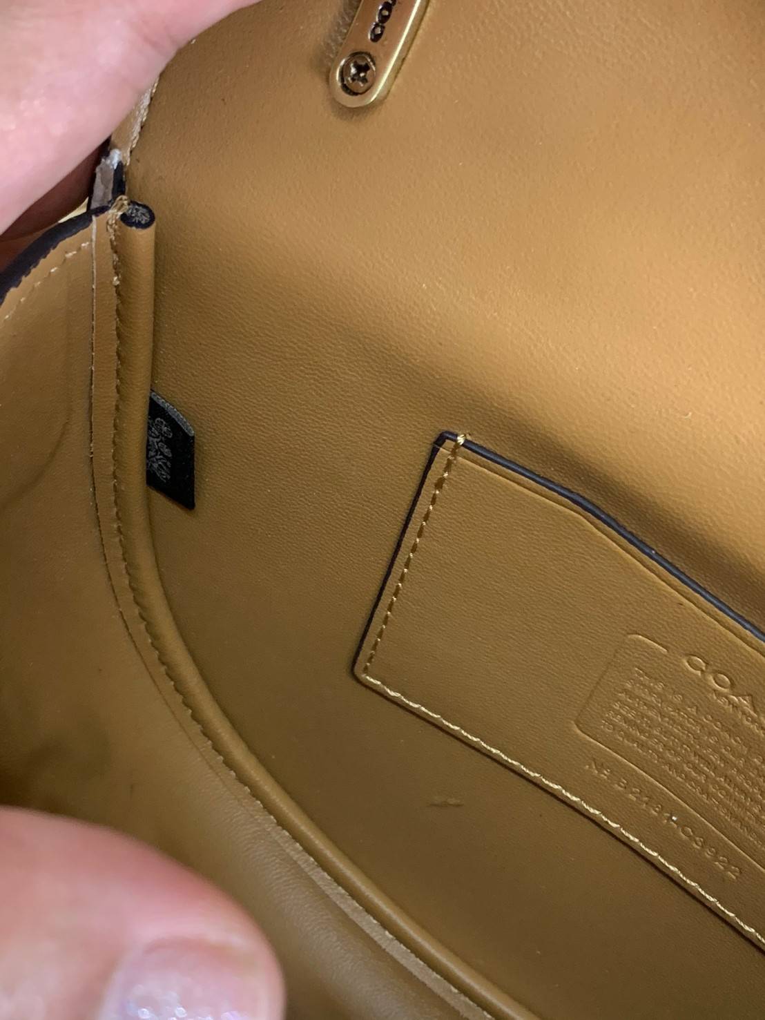 COACH ALIE SADDLE BAG JACQUARD IN SIGNATURE ((C4694//C3464)) พร้อมส่งที่ไทย รุ่นใหม่ล่าสุดค่ะ! กระเป๋าสะพายข้าง//ครอสบอดี้ร์//หรือทบสายคู่สะพายไหล่ได้ค่ะ วัสดุJacquard+หนังแท้ ได้สวยงามลงตัวมากๆ เปิดปิดกระเป๋าแบบกดล็อค มีอะไหล่โลโก้แบรนด์โดดเด่นปนคลาสสิค