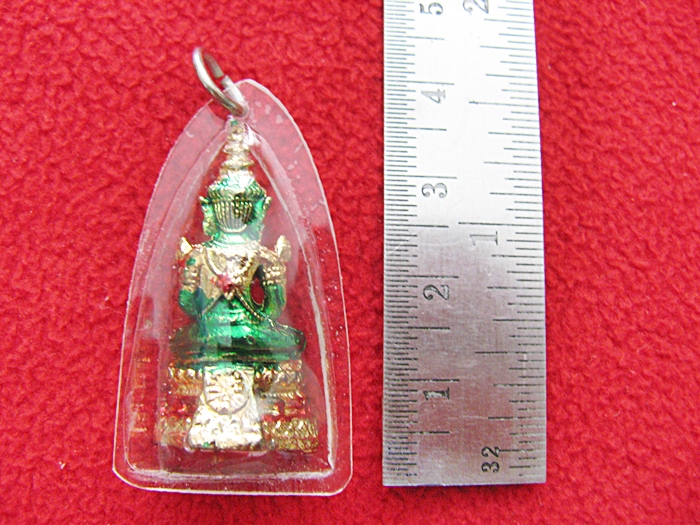 พระแก้วมรกตเลี่ยมกรอบใสค่ะ