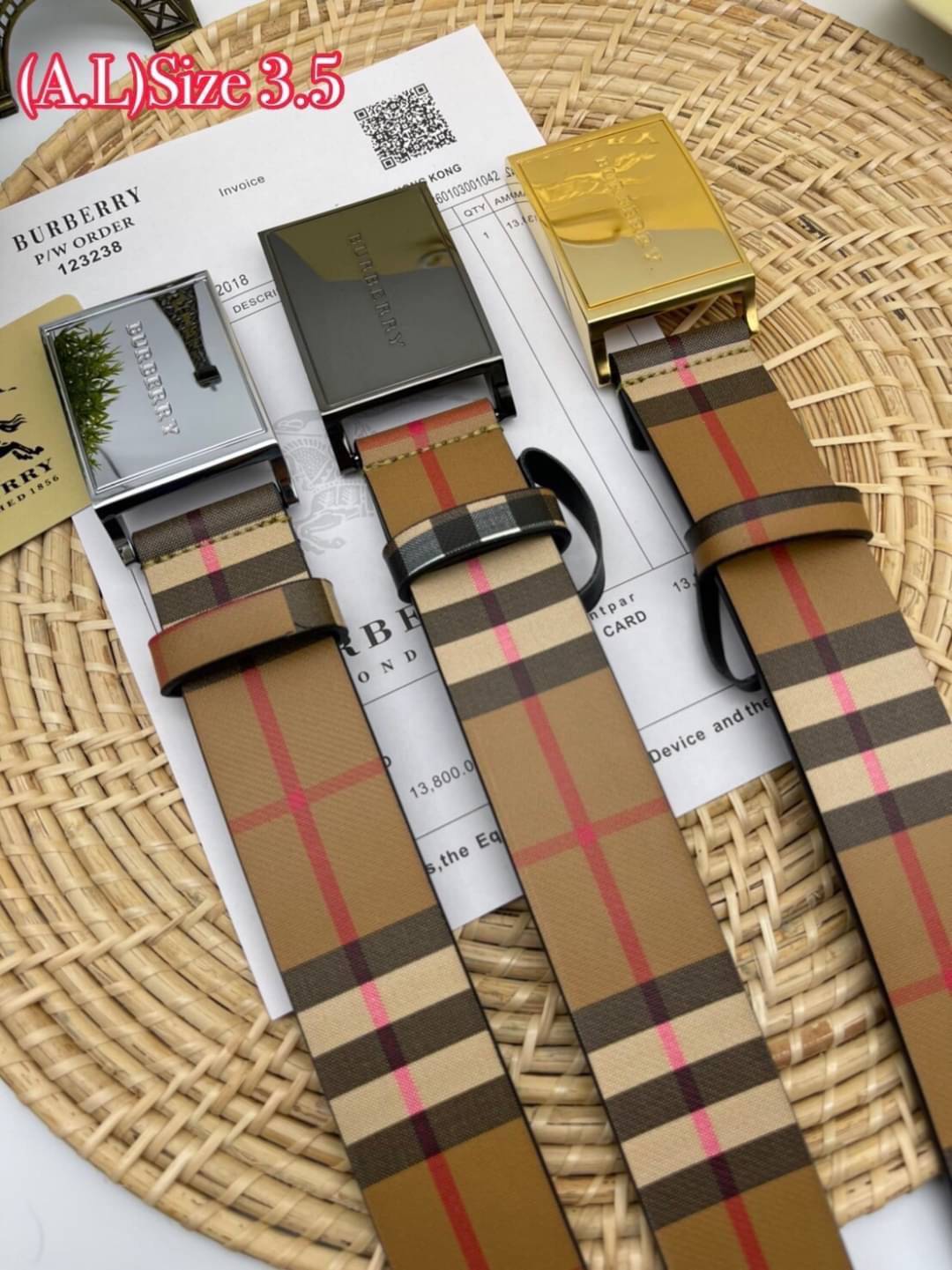 BURBERRY BELT LEATER 3.5cm เข็มขัดเบอร์เบอรี่ เกรดออริจินอลหนังแท้ ใช้งานง่าย เป็น everyday look ได้เลยค่ะ ภาพสินค้าถ่ายจากงานขายจริง ใช้งานต่างประเทศได้